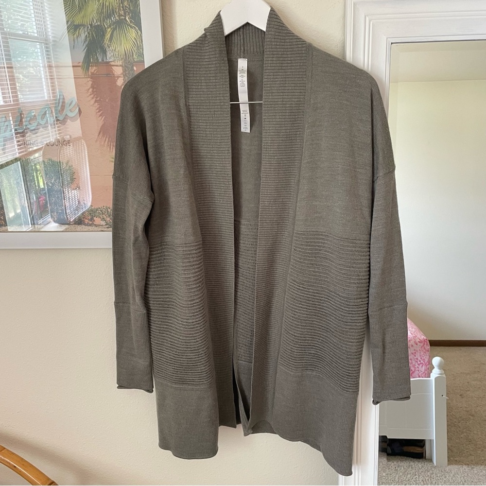 Lululemon Sit In Lotus Wrap II Cardigan in Grey Sage 100% Merino Wool Size 2